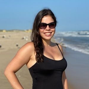 Meet your Posher, Hayley